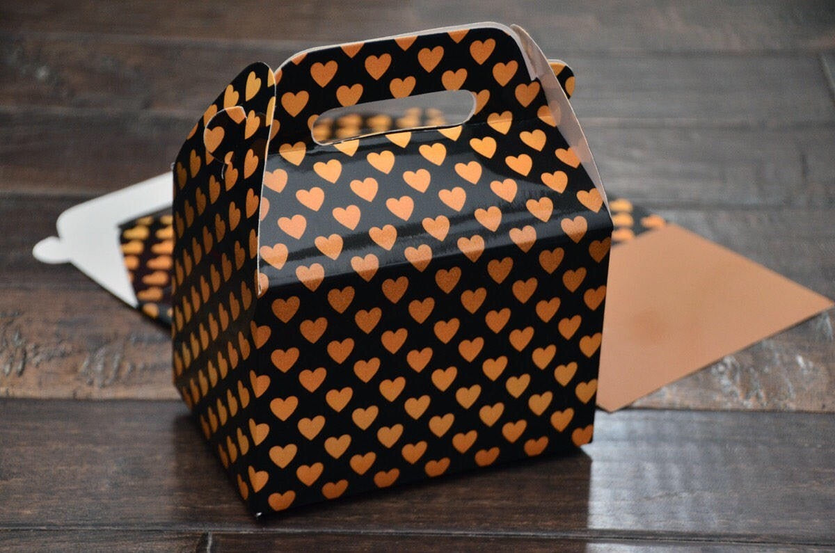 Valentine's Day Black and Gold Art Deco Heart Pattern Wedding Favor Boxes / Treat Boxes / Gift Boxes